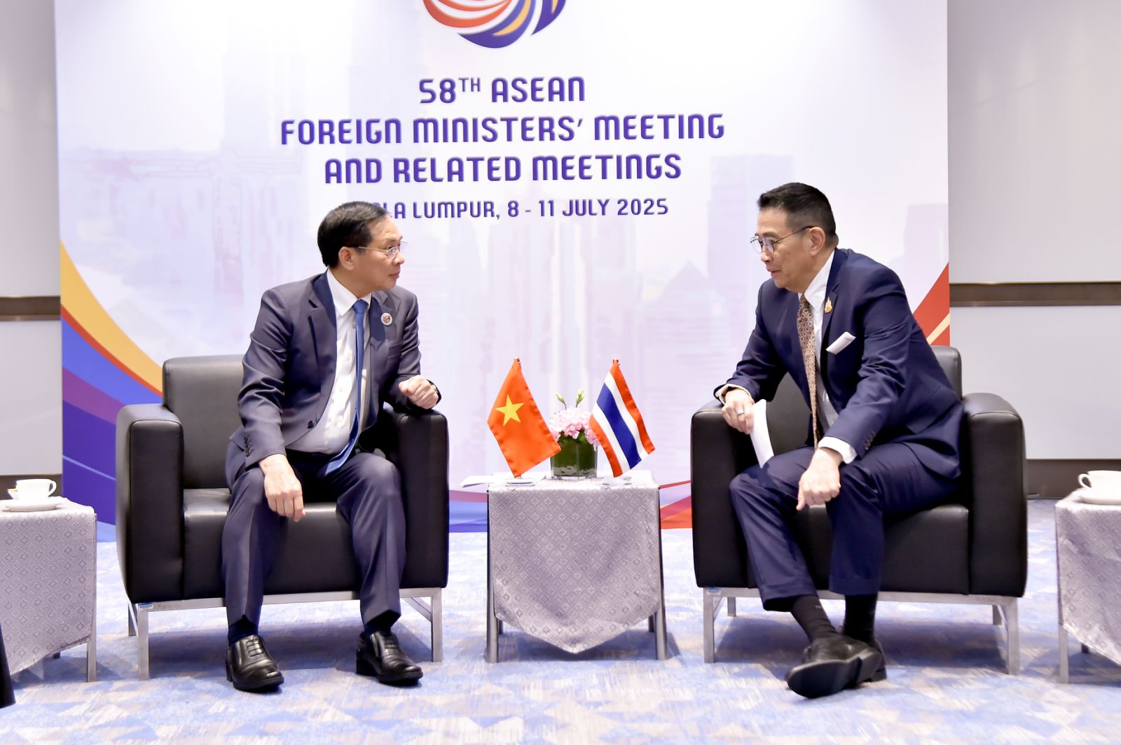 Phó Thủ tướng, Bộ trưởng Ngoại giao Bùi Thanh Sơn gặp Bộ trưởng Ngoại giao Thái Lan Maris Sang nhân dịp dự Hội nghị Bộ trưởng Ngoại giao ASEAN lần thứ 58